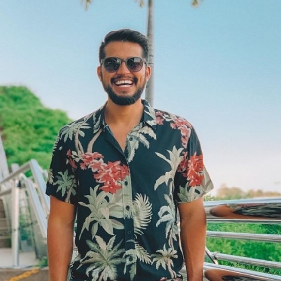 Poshmark profile picture for @competitiveness